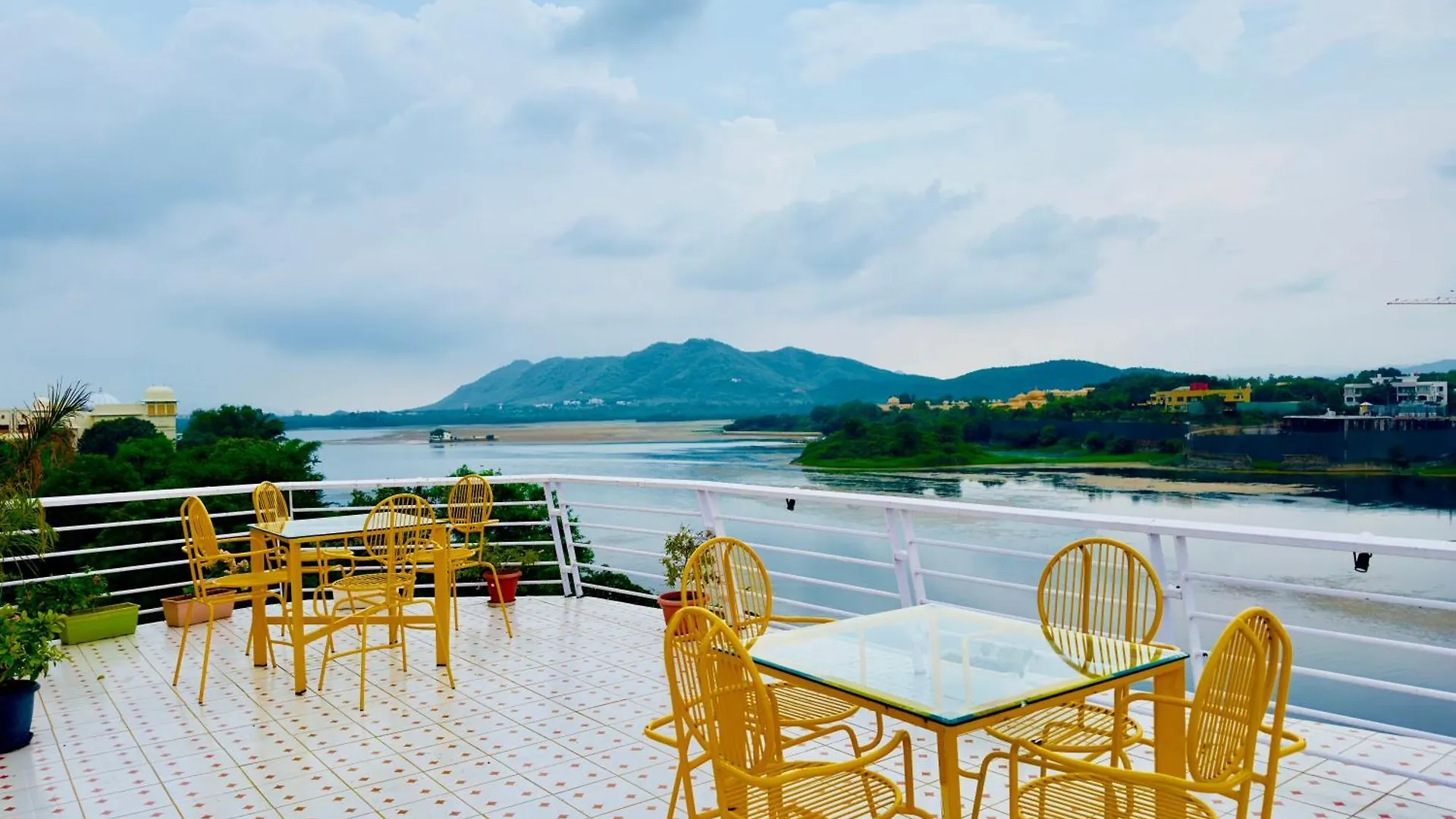 Hotel Jaydurg A Lake Retreat - A Lakeside Hotel - Lakeview Rooftop Cafe - Swimming Pool Udaipur 4*,  India