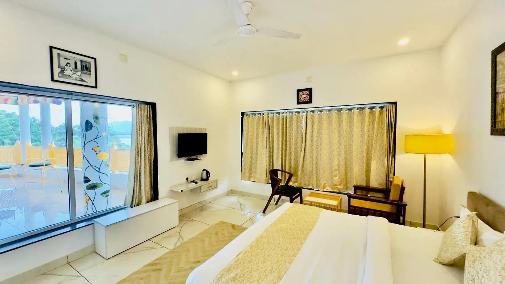 Hotel Jaydurg A Lake Retreat - A Lakeside Hotel - Lakeview Rooftop Cafe - Swimming Pool Udaipur