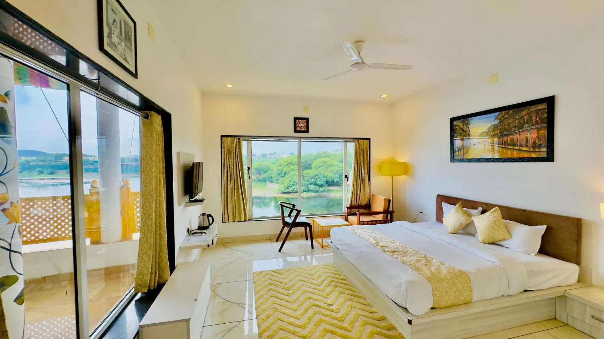 Hotel Jaydurg A Lake Retreat - A Lakeside Hotel - Lakeview Rooftop Cafe - Swimming Pool Udaipur