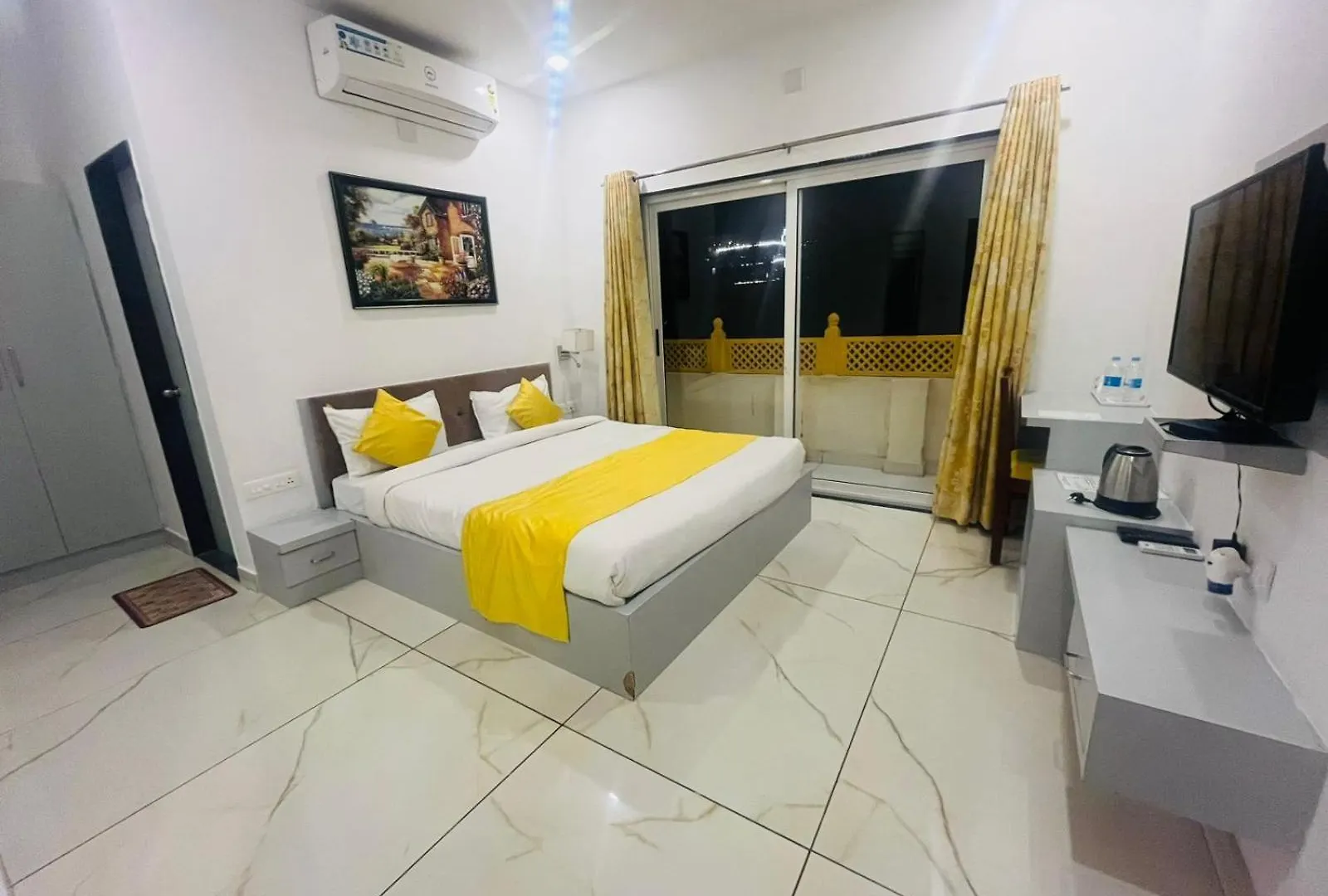 Hotel Jaydurg A Lake Retreat - A Lakeside Hotel - Lakeview Rooftop Cafe - Swimming Pool Udaipur 4*,  India