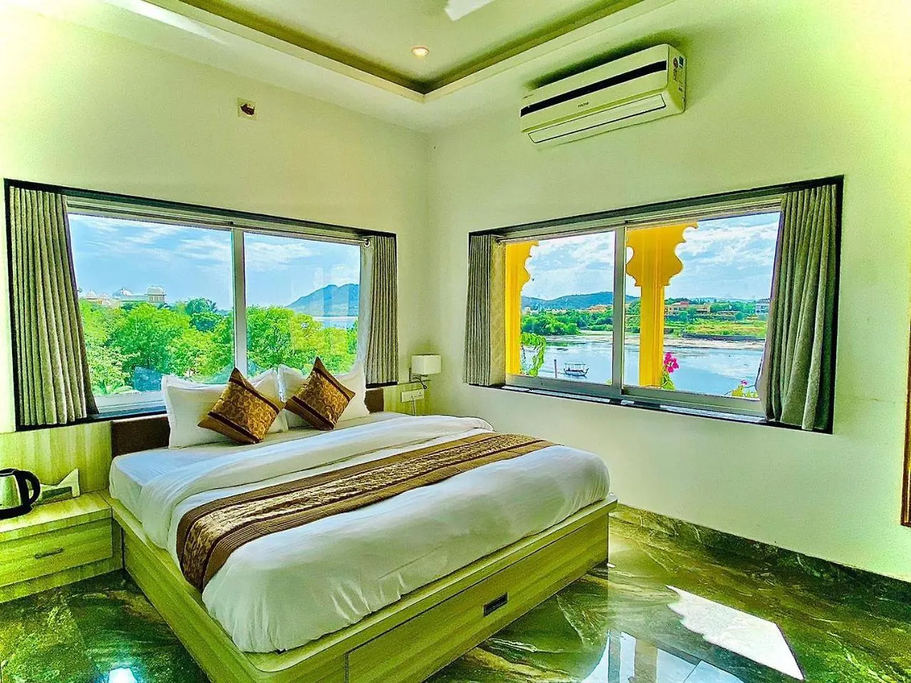Hotel Jaydurg A Lake Retreat - A Lakeside Hotel - Lakeview Rooftop Cafe - Swimming Pool Udaipur India